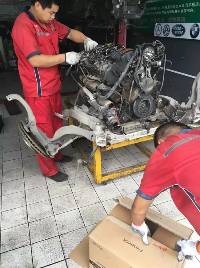 汽車車窗玻璃保養(yǎng)有什么要注意的？