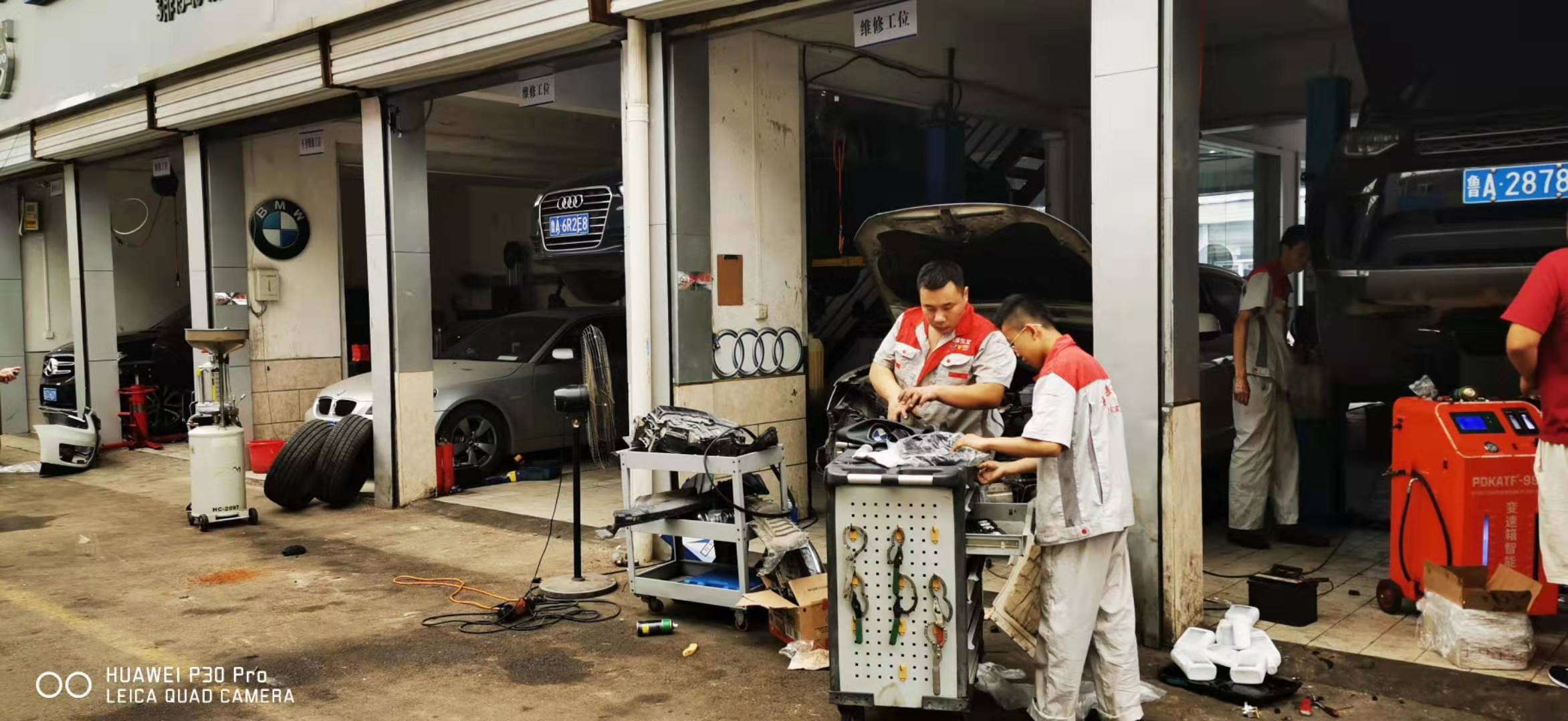 奔馳剎車(chē)異響故障燈亮是怎么回事？